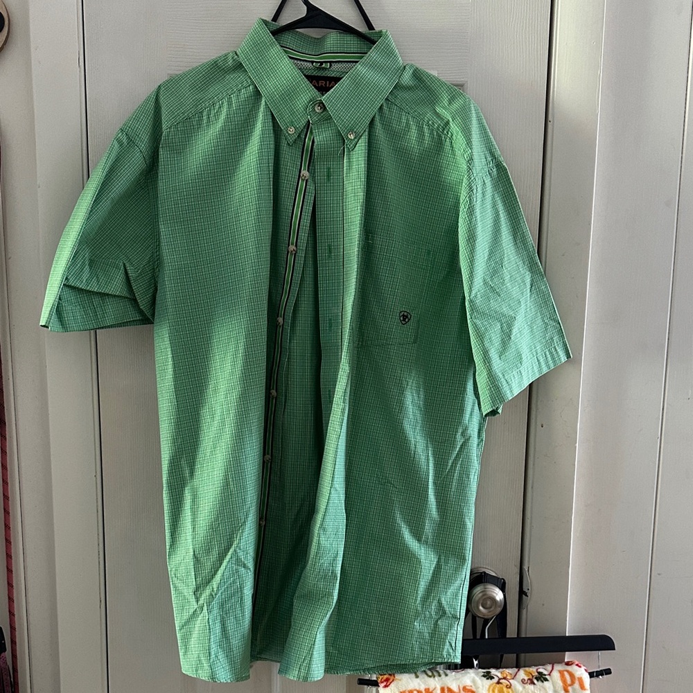 Ariat Men's Casual Green Button-Down Shirt